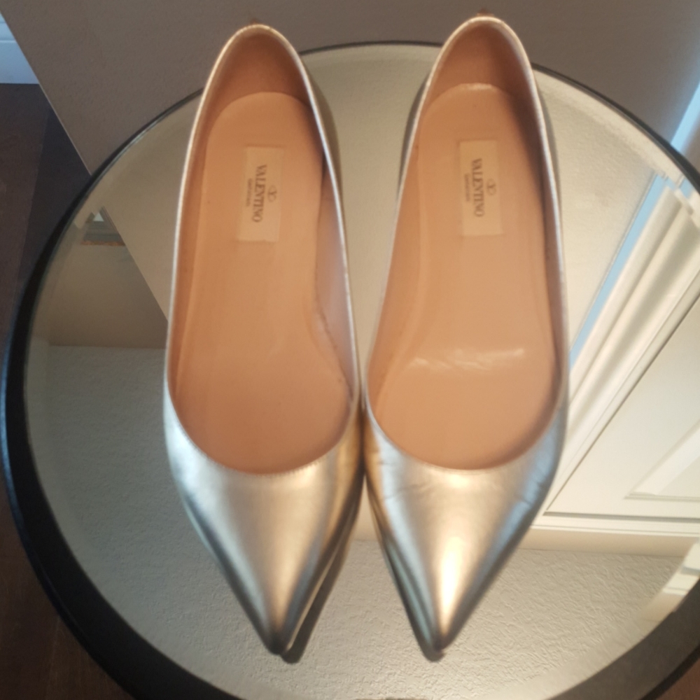 🎉HP 🎉 Valentino Garavani Flats